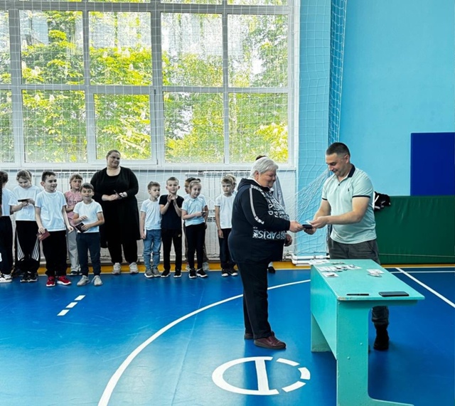 В Бабяковской основной общеобразовательной школе состоялось торжественное вручение знаков отличия Всероссийского физкультурно-спортивного комплекса «Готов к труду и обороне» (ГТО)..